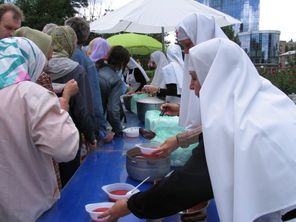 Up to 500 Refugees Are Being Fed Daily for Free at the Athonite Metochion in Kiev