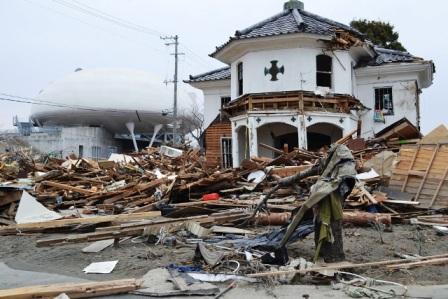  The old church building (now museum) was destroyed by tsunami.