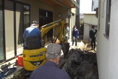 Apr.5, Ishinomaki. 25 parishioners cleaned up church.