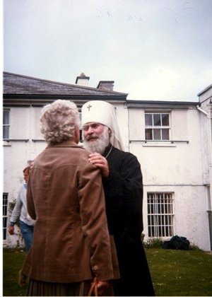 Metropolitan Anthony of Sourozh with an interlocutor