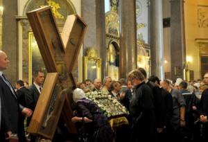 An Orthodox believer kisses the cross of St. Andrew the Apostle in the Kazan Cathedral in the Russia's second city of St. Petersburg, on July 11, 2013. (AFP PHOTO / OLGA MALTSEVA)