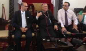 Fouad Twal, Wadie Abunassar and Nitzan Chen meet. Photo: Daniel K. Eisenbud