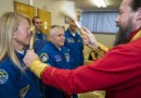 Foreign astronauts take Orthodox priest’s blessing and confess before the flight in Baikonur