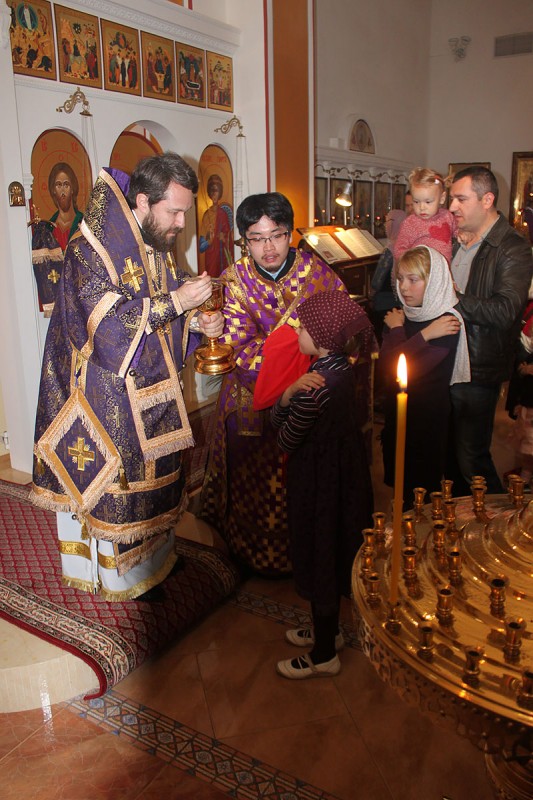 Metropolitan Hilarion of Volokolamsk celebrates Liturgy of Presanctified Gifts in Barcelona