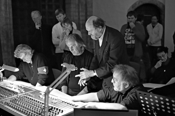 Mr. Pärt with the conductor Tõnu Kaljuste, center, and the sound engineers Peter Laenger, left, and Stephan Schellmann, right, during a 2011 recording session. Credit Kaupo Kikkas/Arvo Pärt Center