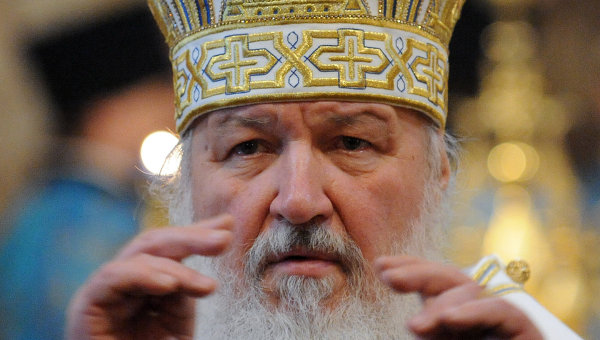 Patriarch Kirill prays at the Kremlin wall for perished in Ukraine