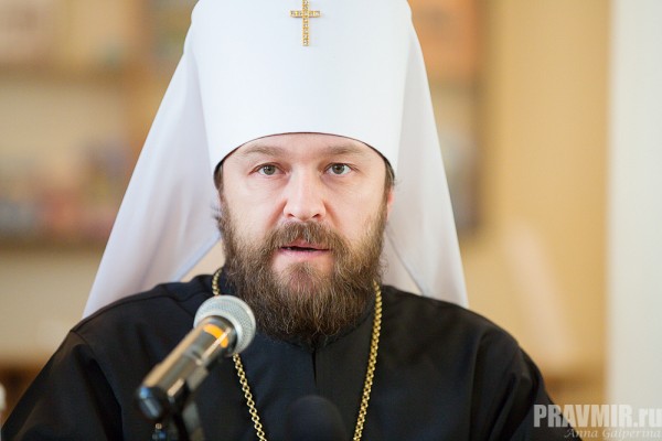 Metropolitan Hilarion celebrates Liturgy at Representation of Serbian Church in Moscow on the feast day of Ss. Peter and Paul