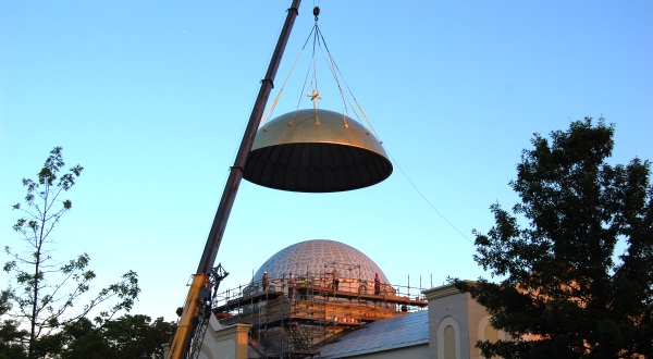 5-ton gold dome is installed on church in Maryland