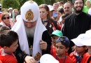 Patriarch Kirill presents toys to Syrian children