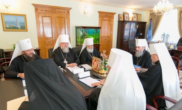 Ukrainian Orthodox Church urges gunmen in eastern Ukraine to lay down arms