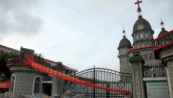 Chinese Christians Protesting Against Removal of Church Cross: Report