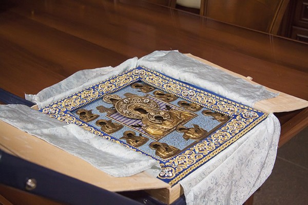 Orthodox Christians of Voronezh Ceremoniously Greet the Kursk-Root Icon of the Mother of God “of the Sign”