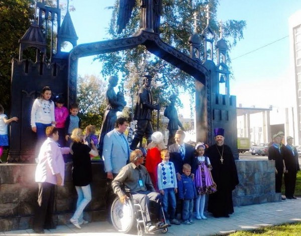 The Sculpture “Pilgrims Going From Moscow to the Holy Trinity-St. Sergius Lavra” is Unveiled in Moscow