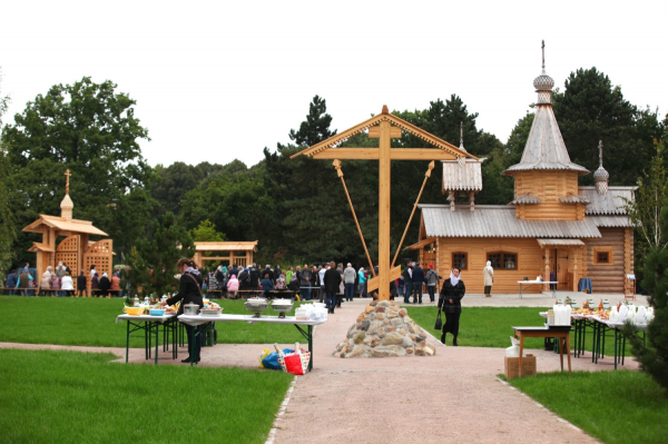 A wooden church of Holy Myrrh-Bearing Women consecrated in Hamburg