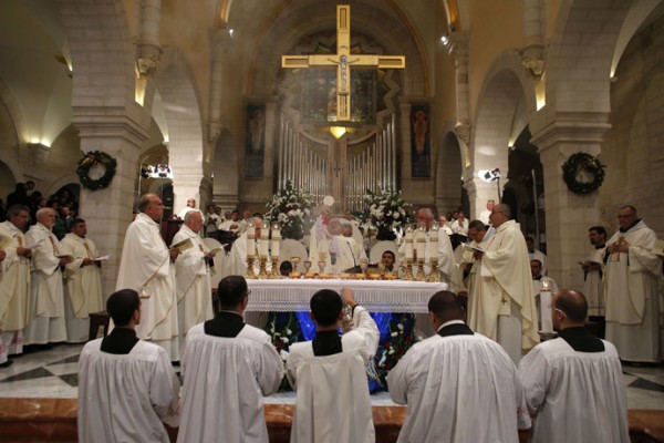 hristian priests hold a Christmas Midnight Mass at the Church of the Nativity in the West Bank town of Bethlehem December 25, 2014. (Reuters/Ammar Awad)