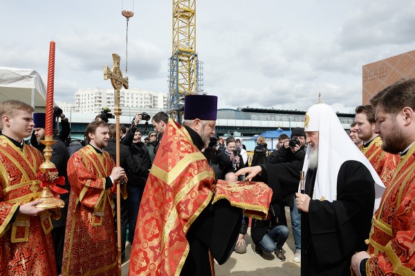 Patriarch Kirill consecrates a foundation stone of the church to commemorate Special Service officers