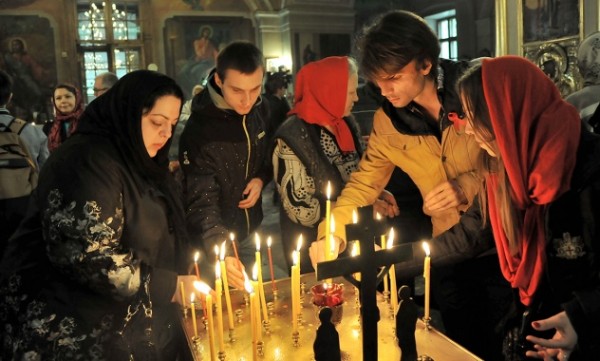 Requiem service for people who died of aids celebrated in Moscow