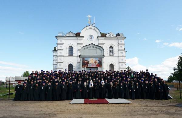 Bishop Peter of Cleveland participates in celebrations of the 25th anniversary of the canonization of St John of Kronstadt in the fatherland