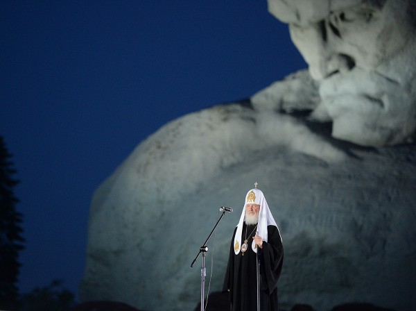 Patriarch Kirill prays for repose of souls of Brest Fortress heroes