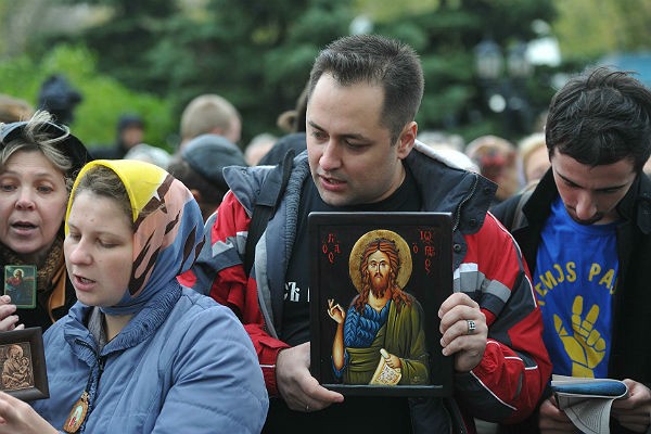 Majority of Russians place feelings of believers above freedom of speech and expression – poll