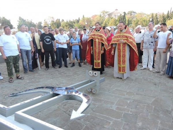 Cross set up at the bottom of the Black Sea in Sevastopol