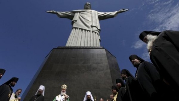 Russian patriarch prays at Rio’s Christ the Redeemer statue