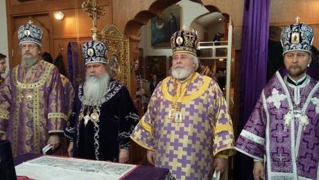 Metropolitan Tikhon, Archbishop Leo concelebrate Liturgy at New Valaam Monastery