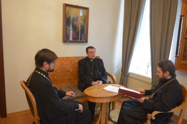 Metropolitan Hilarion meets with the Head of the Catholic Archdiocese in Moscow