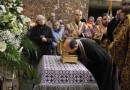 A reliquary of St John of Shanghai and San Francisco arrives at Christ the Savior Cathedral