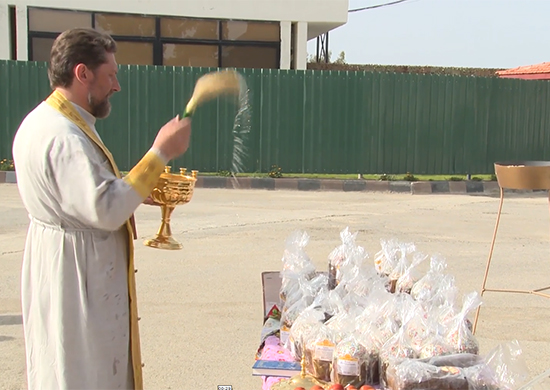 Easter cakes delivered to Russian soldiers in Syria