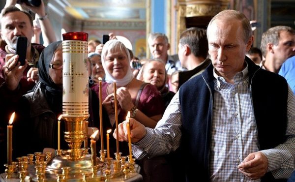 Putin receives Communion at Valaam Monastery