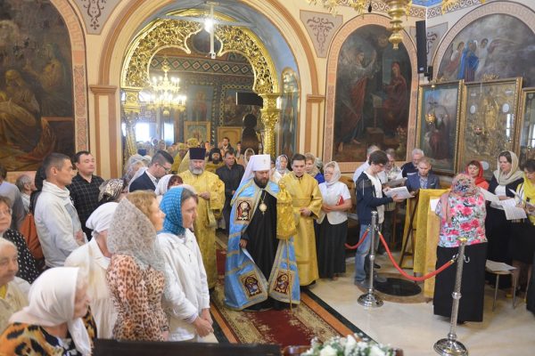 On Commemoration day of Ss Peter and Paul Metropolitan Hilarion of Volokolamsk celebrates Divine Liturgy at the represenation of Serbian Church in Moscow