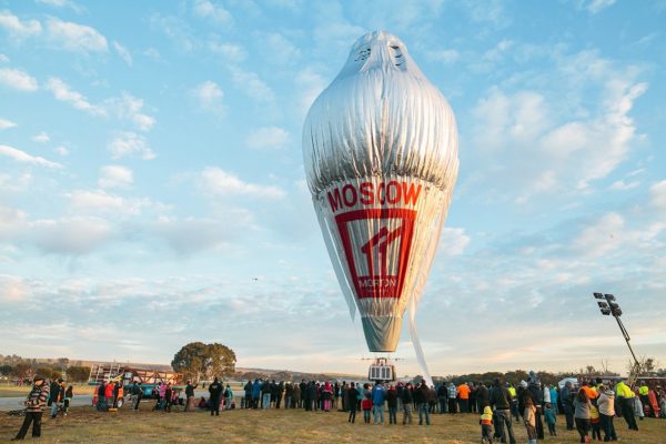 The balloon of Russian adventurer Fedor Konyukhov is surrounded by onlookers (Oscar Konyukhov/ Reuters)