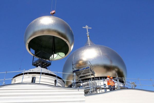 Four lesser cupolas installed on the cathedral of the Trinity under construction in Paris