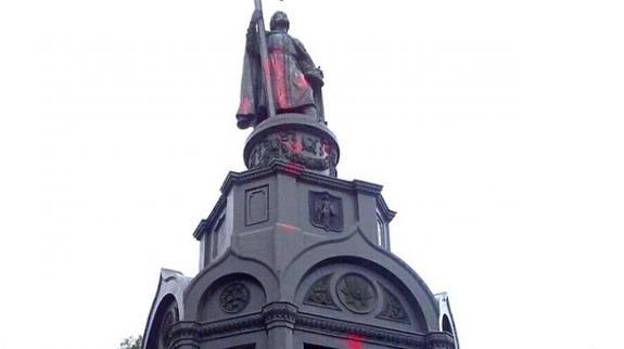 Red paint poured onto the monument to Holy Prince Vladimir in Kiev