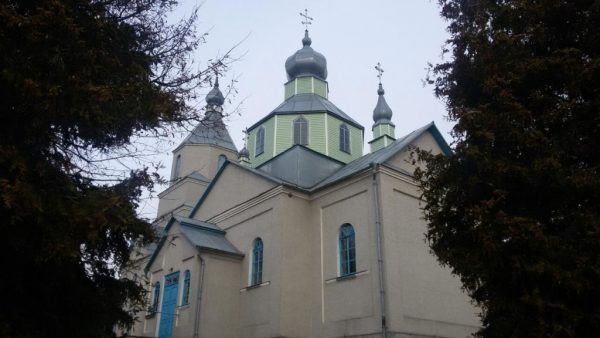 Schismatics and nationalists seize a church in western Ukraine