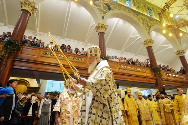 Wishes for long life were proclaimed to Elizabeth II at the patriarchal service in London