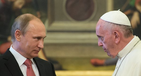 Putin, Pope Francis Discuss Protection of Christians in Conflict Zones