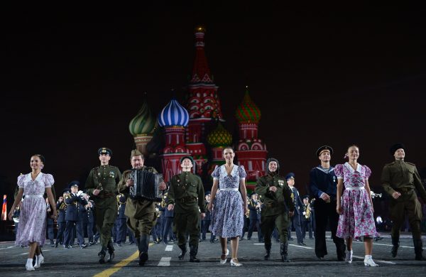 Photo: © SPUTNIK/ VLADIMIR ASTAPKOVICH.  The Alexandrov Song and Dance Ensemble of the Russian Army during the final rehearsal of the opening ceremony of the 2015 International Military Music Festival 'Spasskaya Tower' on Moscow's Red Square. (File)