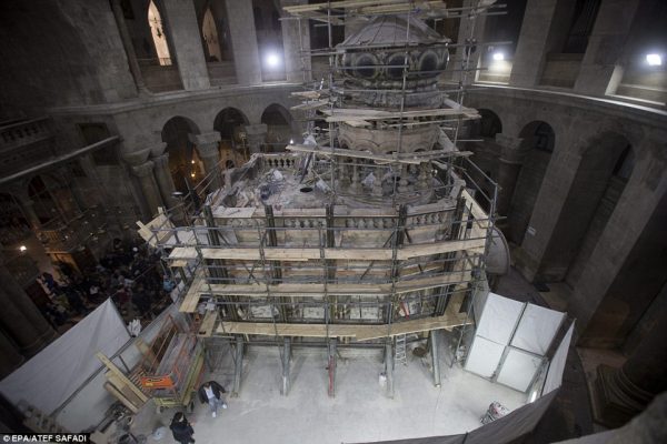 Engineers Work to Restore Jesus’ Burial Shrine in Jerusalem