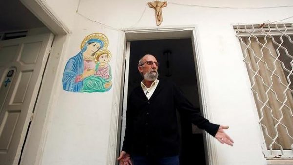 Artist Works to Preserve Christian Heritage in Hamas-run Gaza