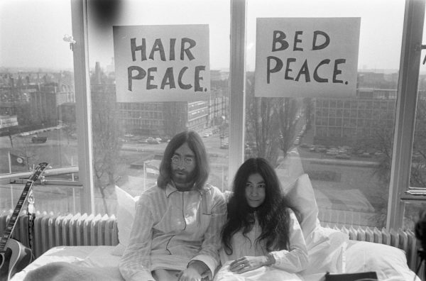 bed-in_for_peace-_amsterdam_1969_-_john_lennon_-_yoko_ono_13