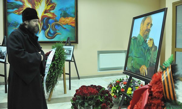 Metropolitan Hilarion signs condolence book at Cuba’s embassy