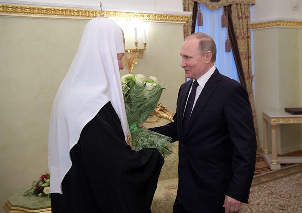 Putin personally congratulates Patriarch Kirill on enthronization day