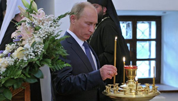 Putin presents icon to Sretensky Monastery church