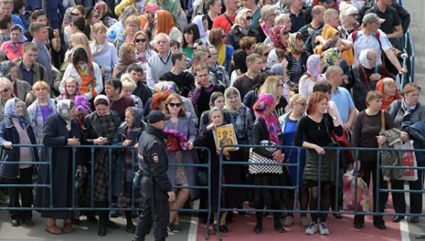 Almost three-fourths of Russians would like to bow to relics of Nicholas the Wonderworker brought to Moscow