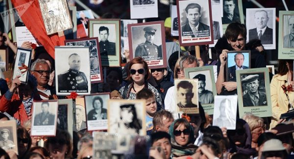 Hundreds of People Participate in ‘Immortal Regiment’ March in Stockholm