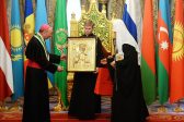 Patriarch Kirill sends early icon of Saint Nicholas to Pope Francis