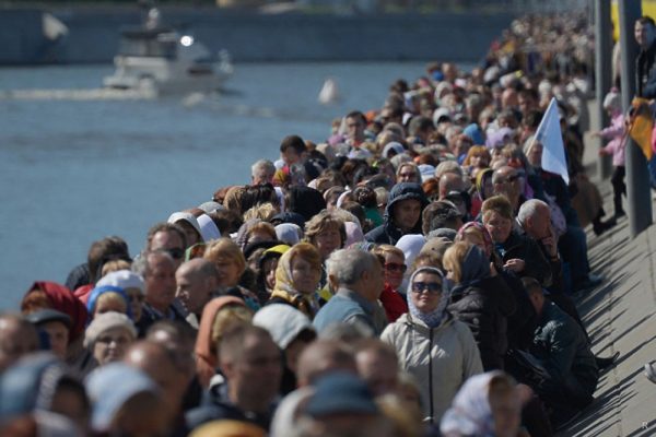 More than 300,000 Russians queue to see relics of St Nicholas