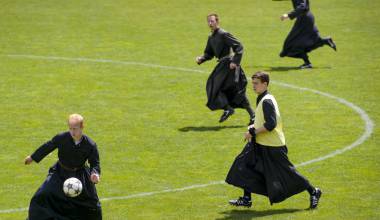 Famous Russian Priest (Tkachev) Calls Christians to Work Out More